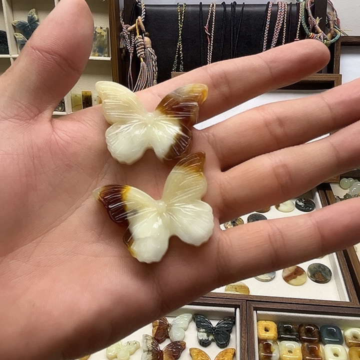 很***万蛇纹石玉未镶嵌吊坠(赠链)