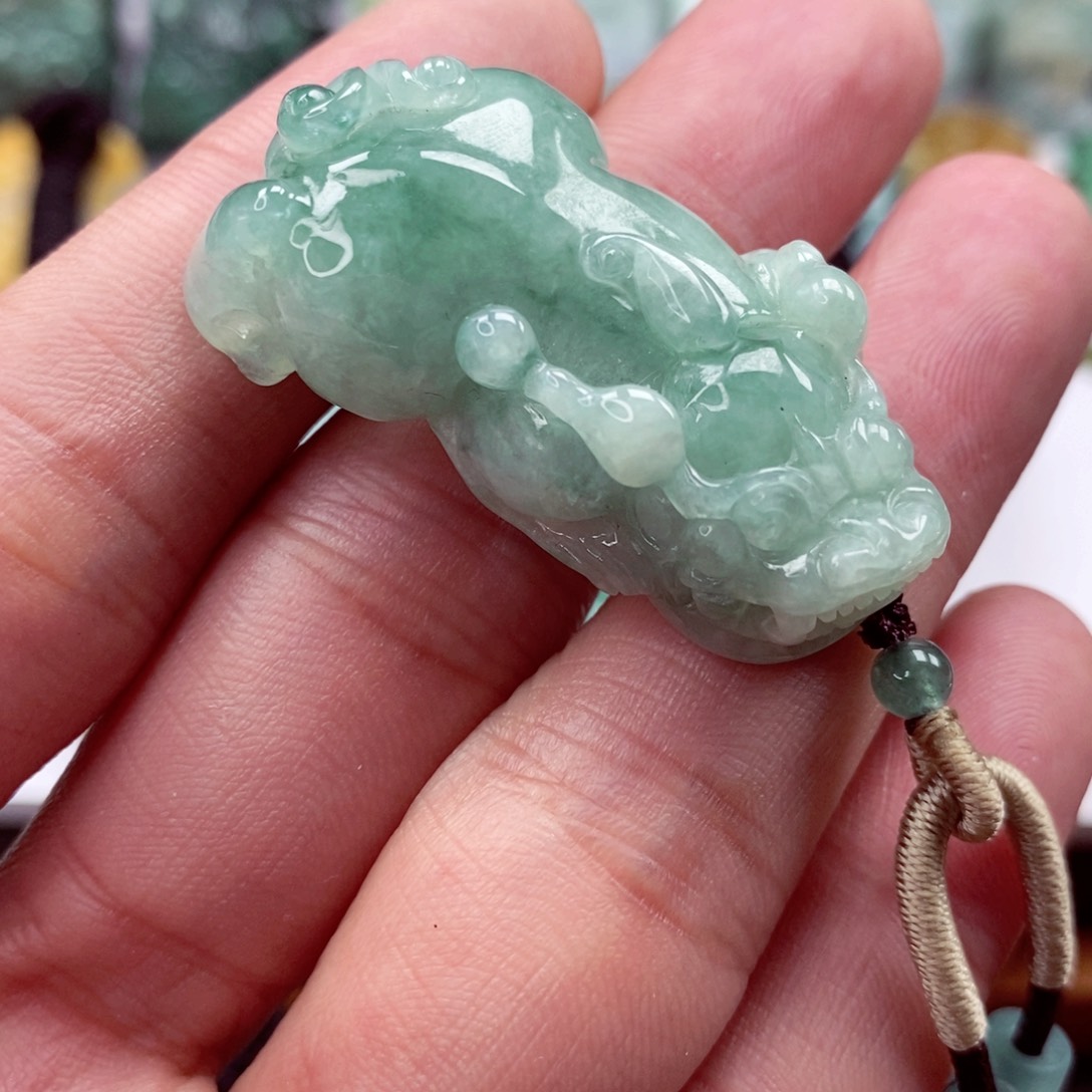 翡翠颈饰未镶嵌翡翠