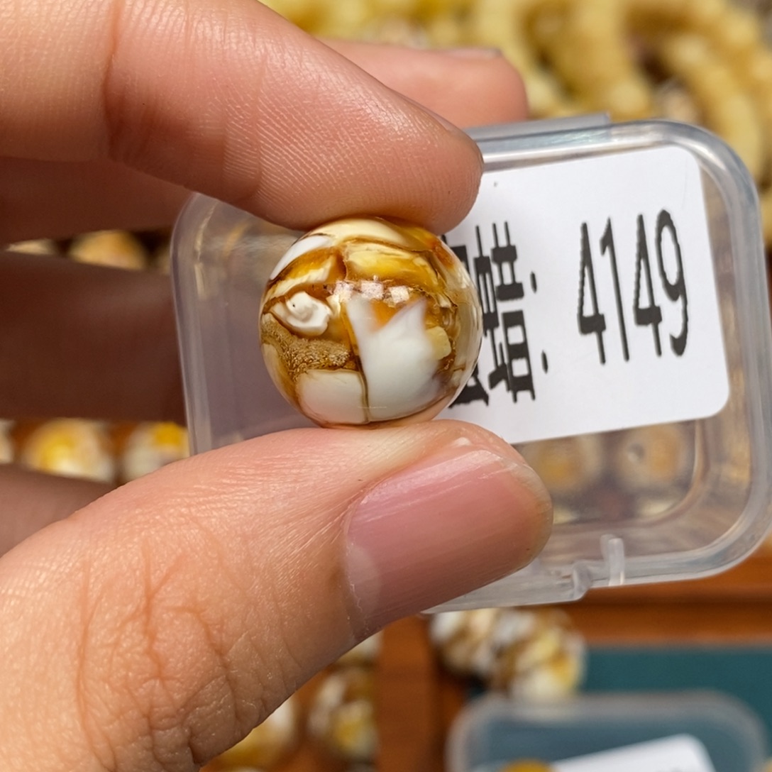 蜜蜡未镶嵌珠宝奇石4149