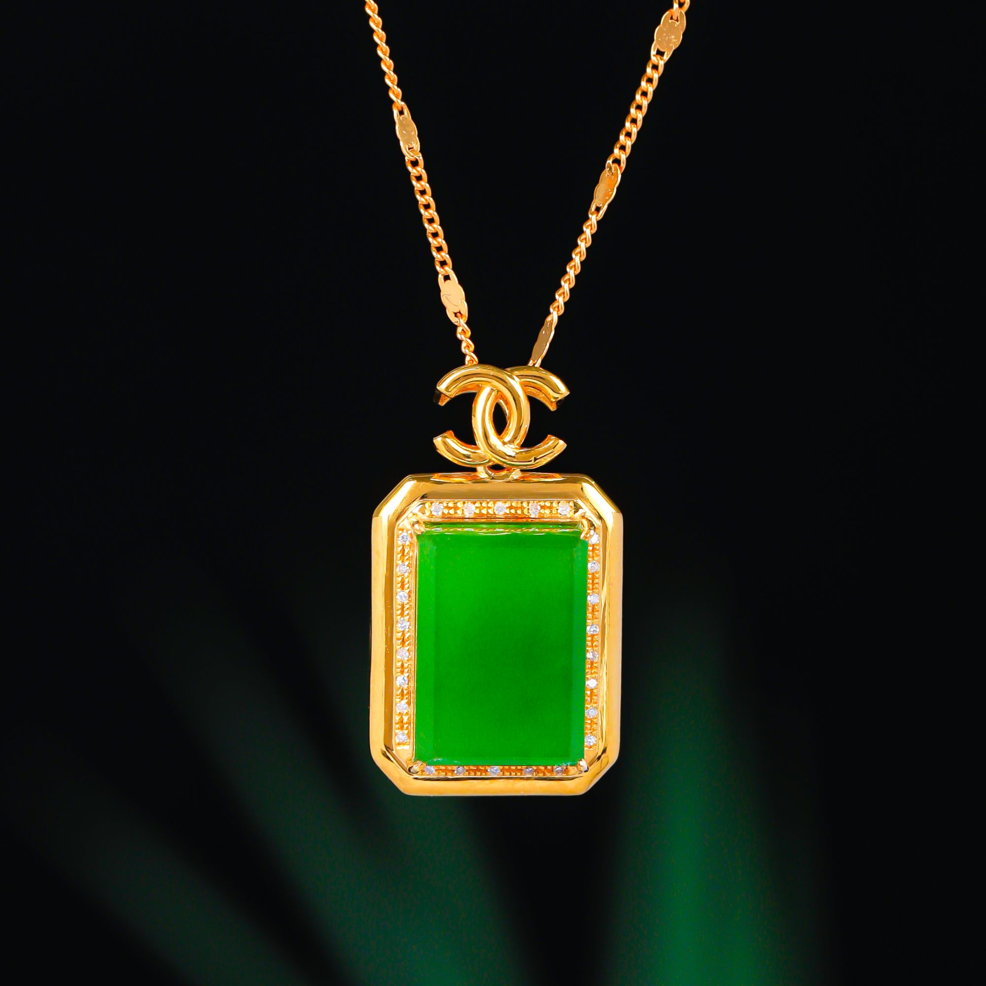 【6A高色】18K金镶嵌10*14mm苹果绿无事牌HNZ13985