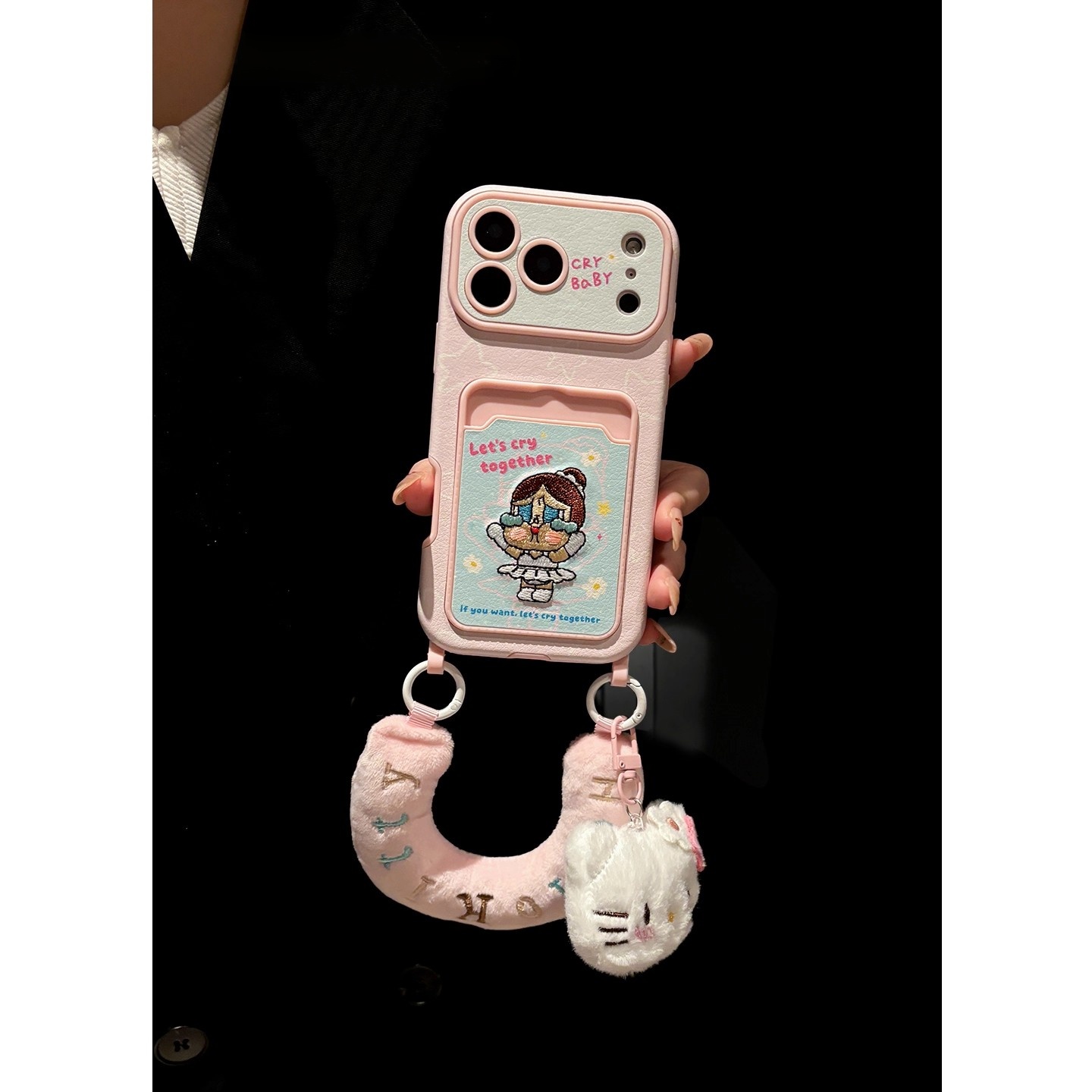 粉色秋冬刺绣哭娃适用iphone17promax苹果16pro手机壳15挂绳14新