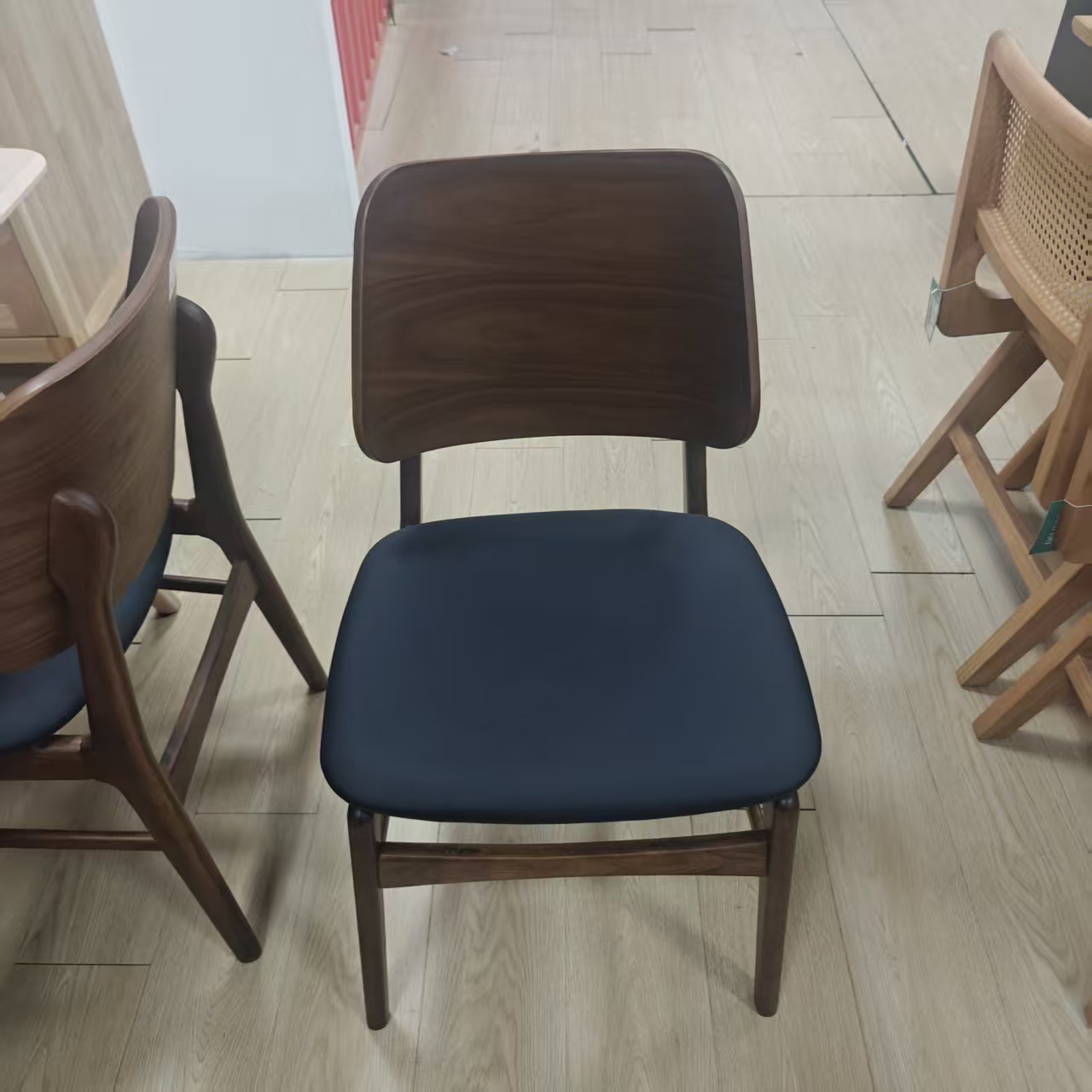 迪欧空间尾货软包餐椅