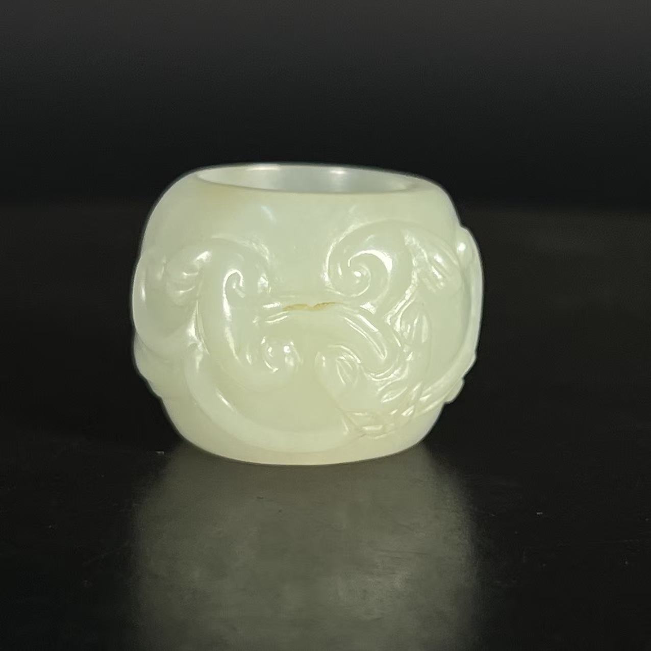 B1542 和田玉螭龙纹扳指 内径1.8cm
