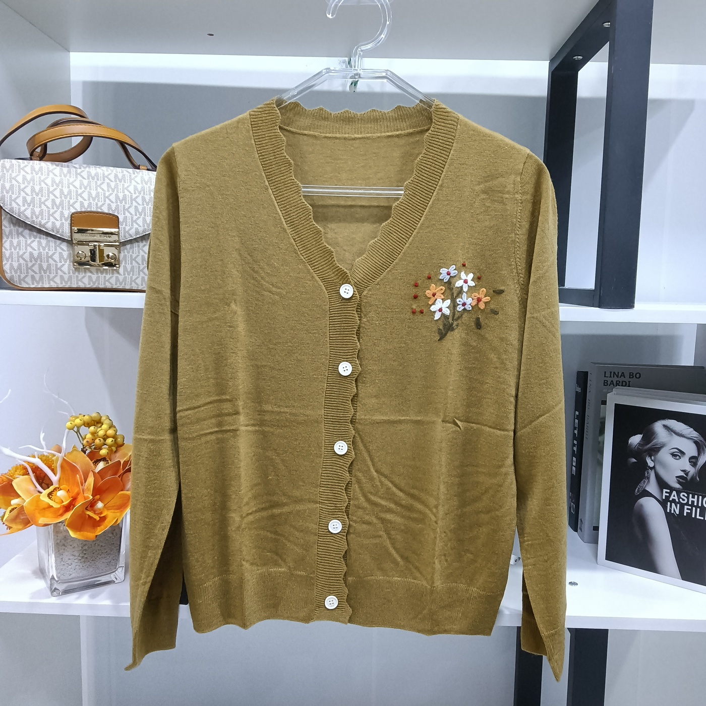 HY03514【春季新款】时尚V领单排扣姜黄色小花开衫