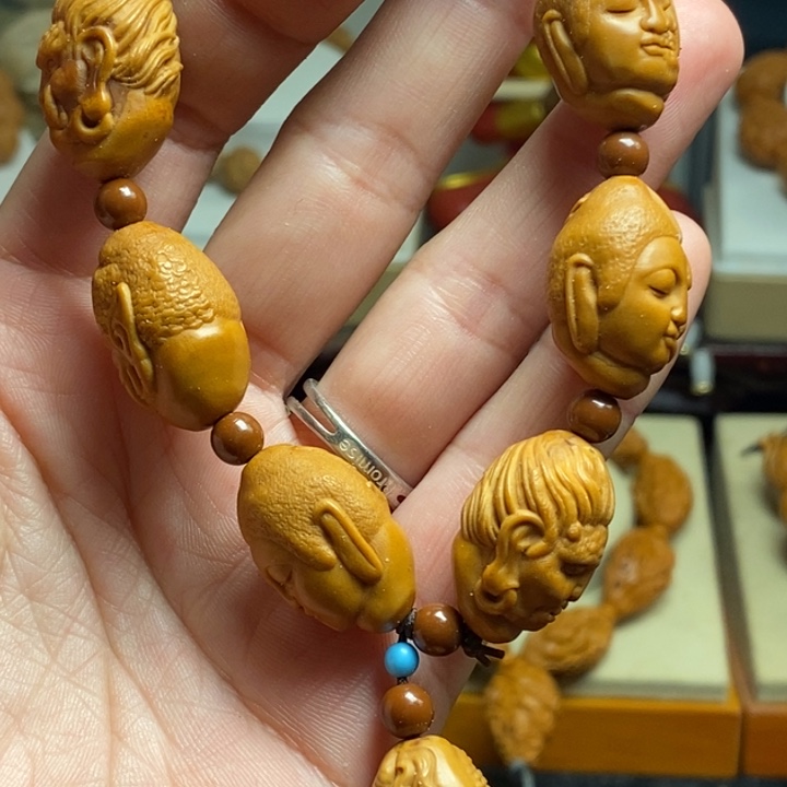 猴头核桃吊坠哈伦裤涂抹的母兔兔