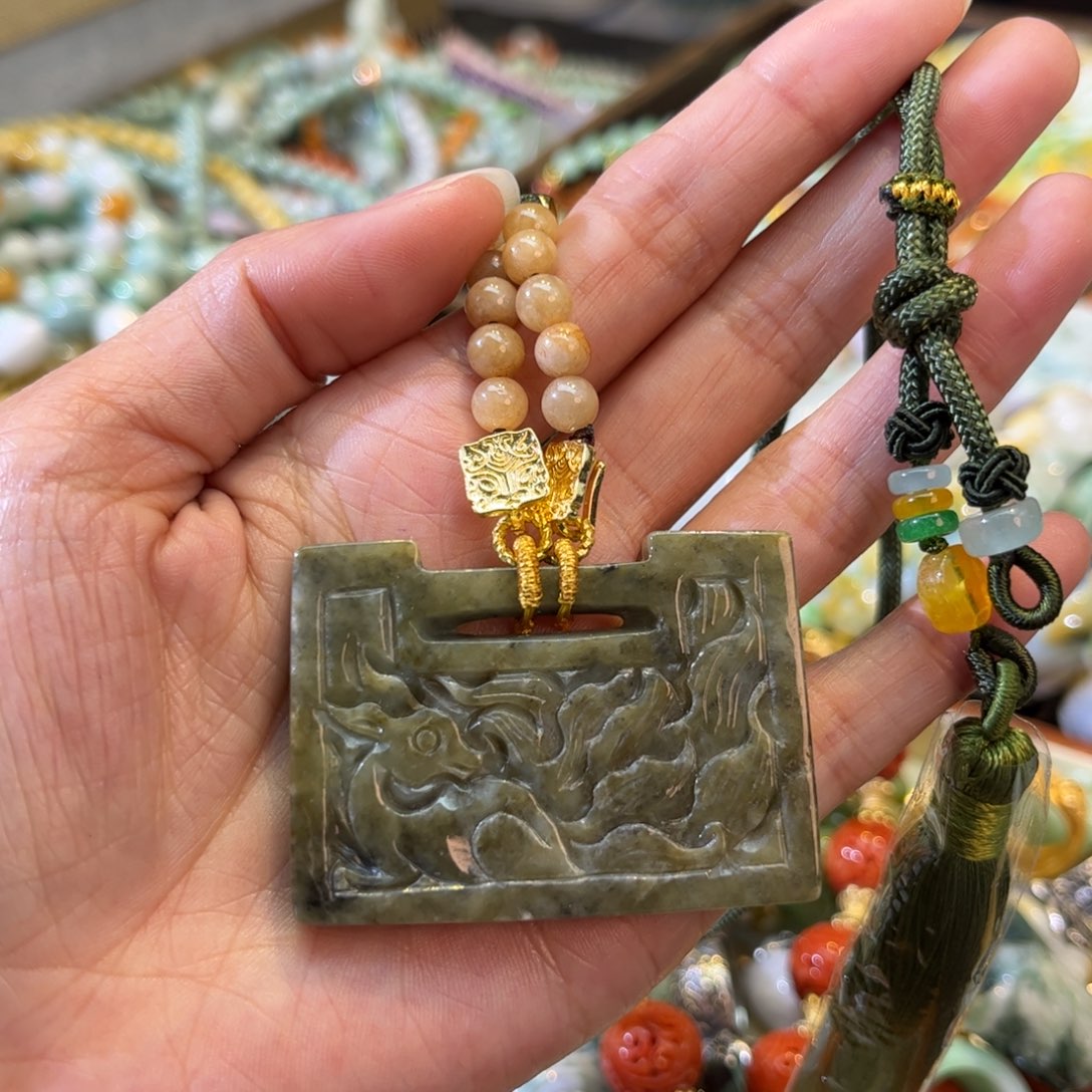 翡翠颈饰未镶嵌待编款