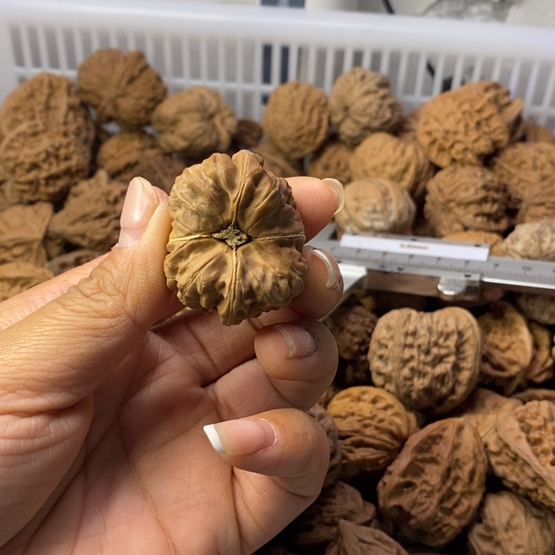 石***、文玩核桃吊坠平谷凹的