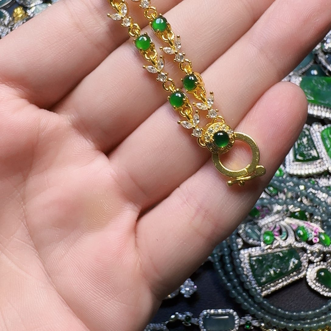 翡翠未镶嵌颈饰天然A货翡翠放漏