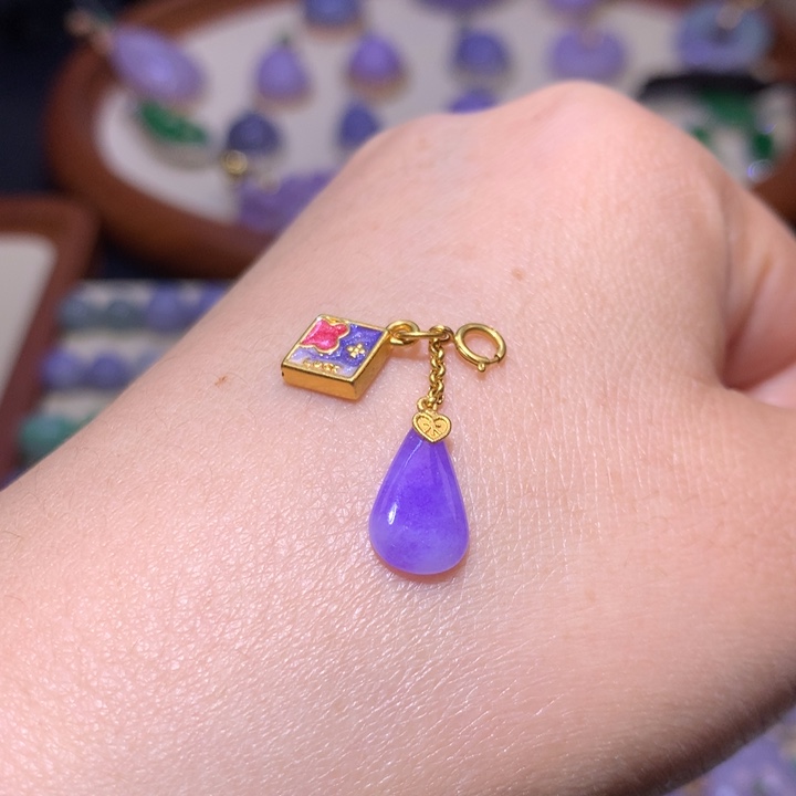 翡翠颈饰18K金镶嵌菲红妖紫水滴