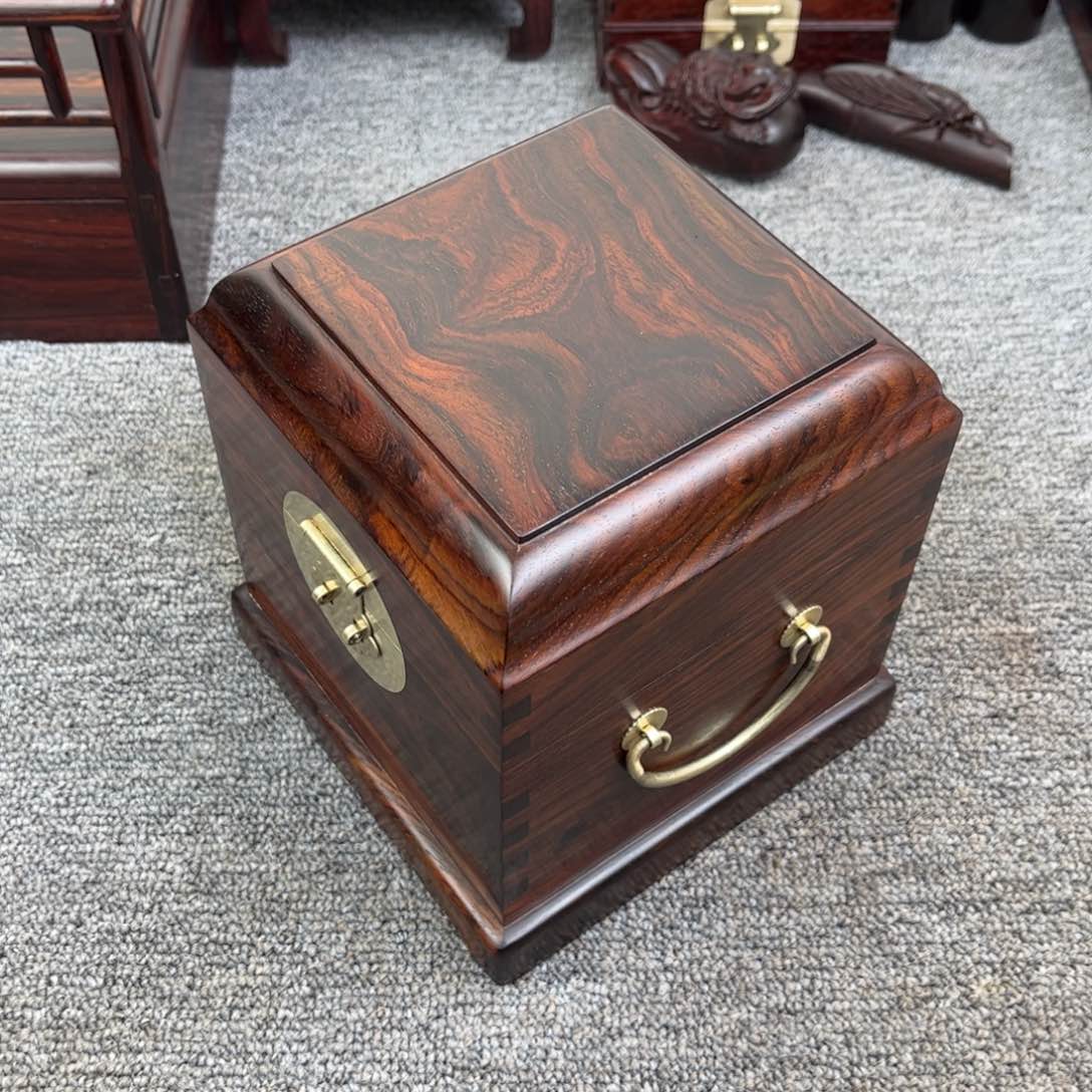 交趾黄檀（大红酸枝）