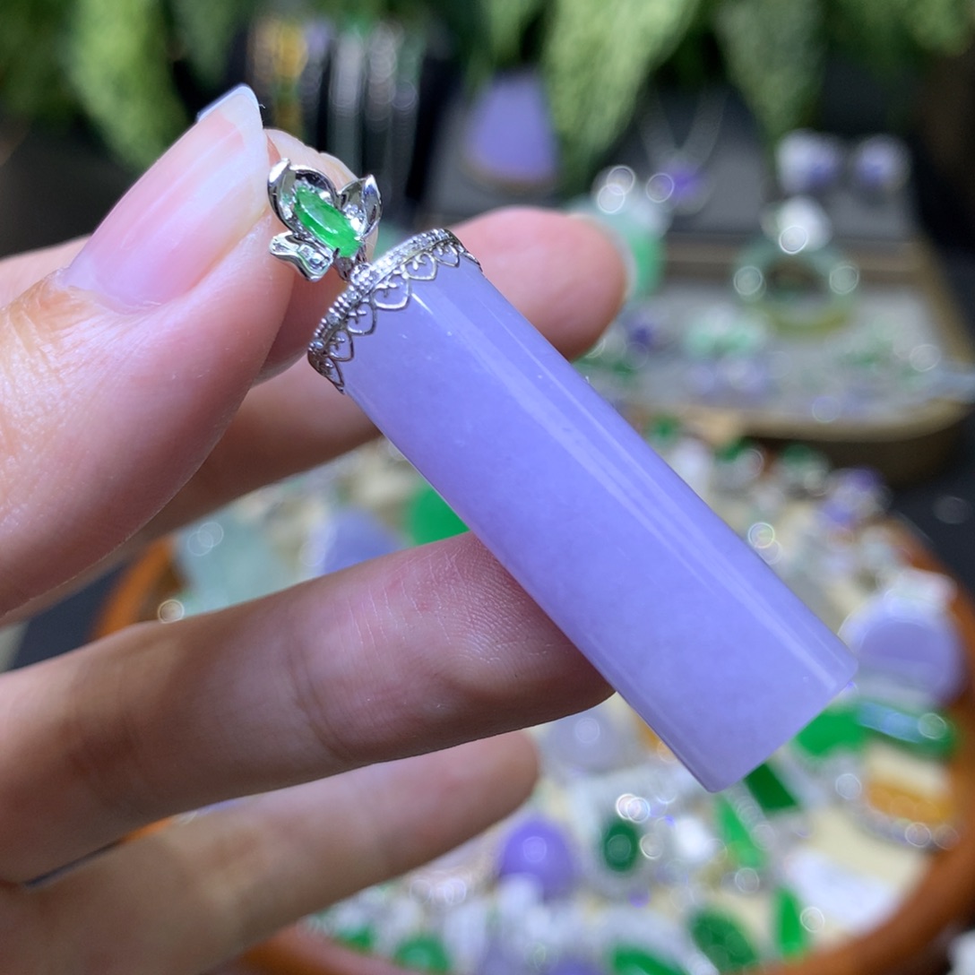 颈饰18K金镶嵌翡翠