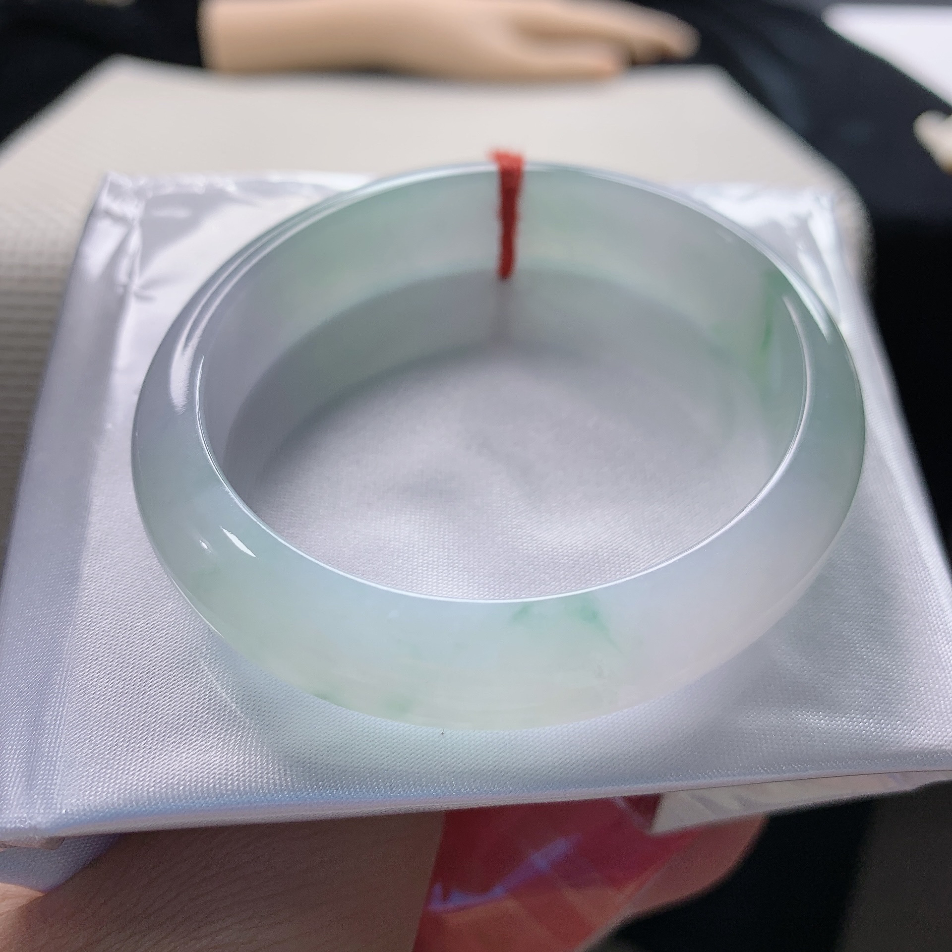 细糯冰飘绿53圈贵妃翡翠手镯 小圈口福利玉质细腻女款玉镯子12904