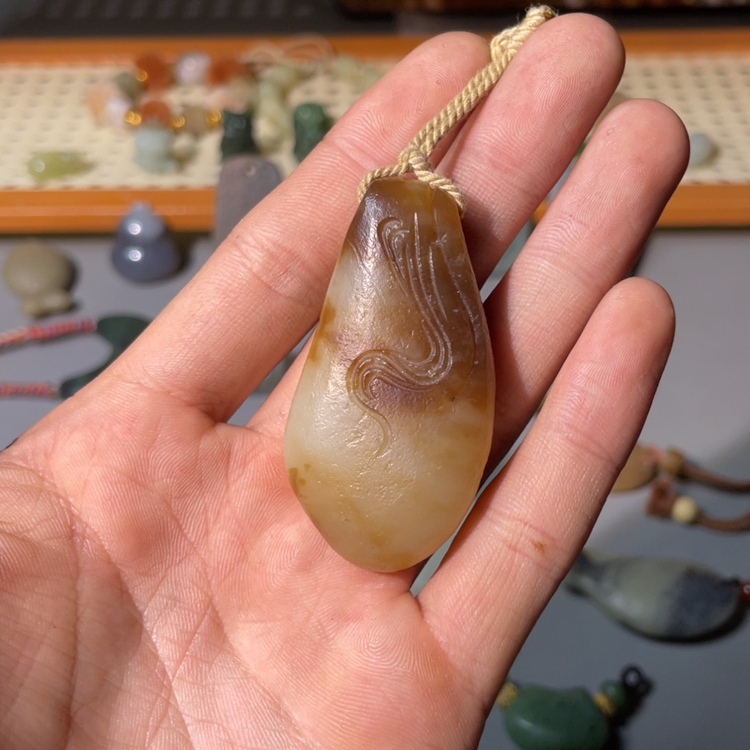 红***艳和田玉未镶嵌颈饰