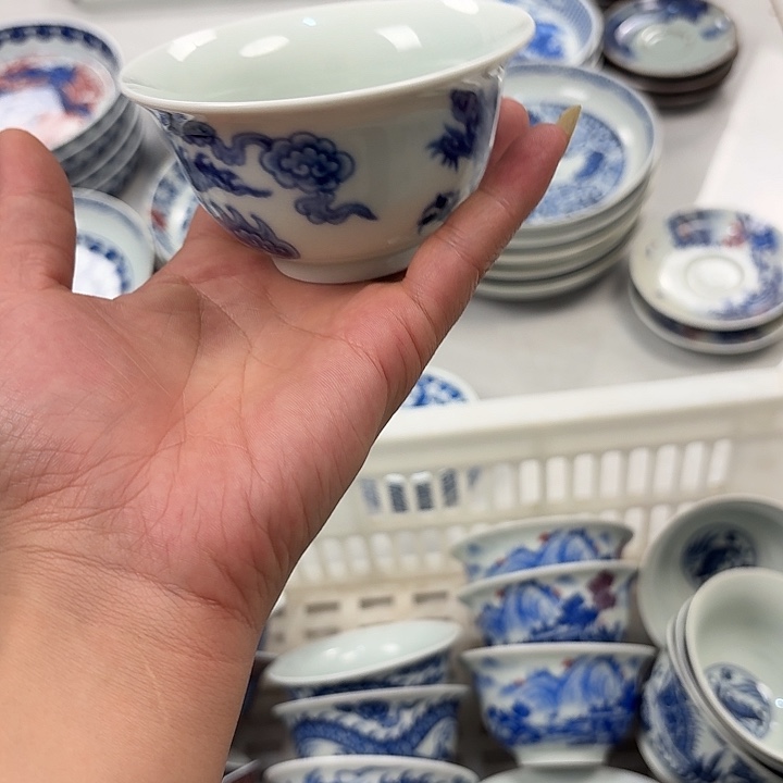 瓷片青花铠甲龙大压手杯景德镇