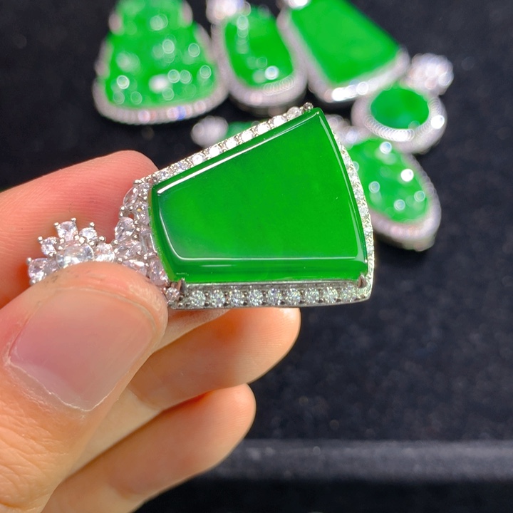 翡翠颈饰银S925镶嵌一个