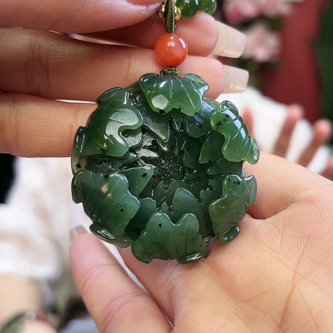 和田玉（碧玉）颈饰未镶嵌牡丹圆牌