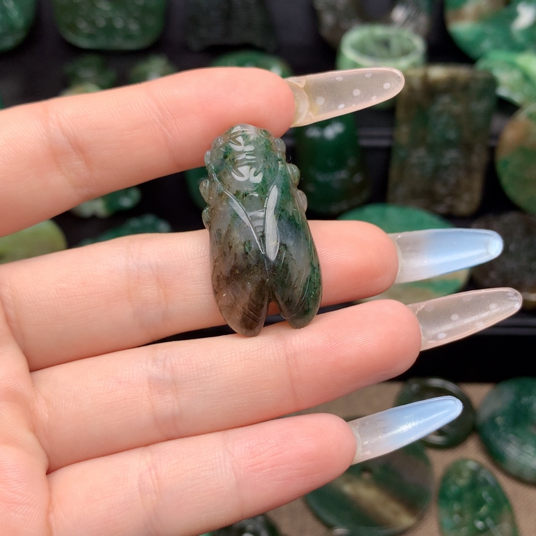 独山玉未镶嵌颈饰