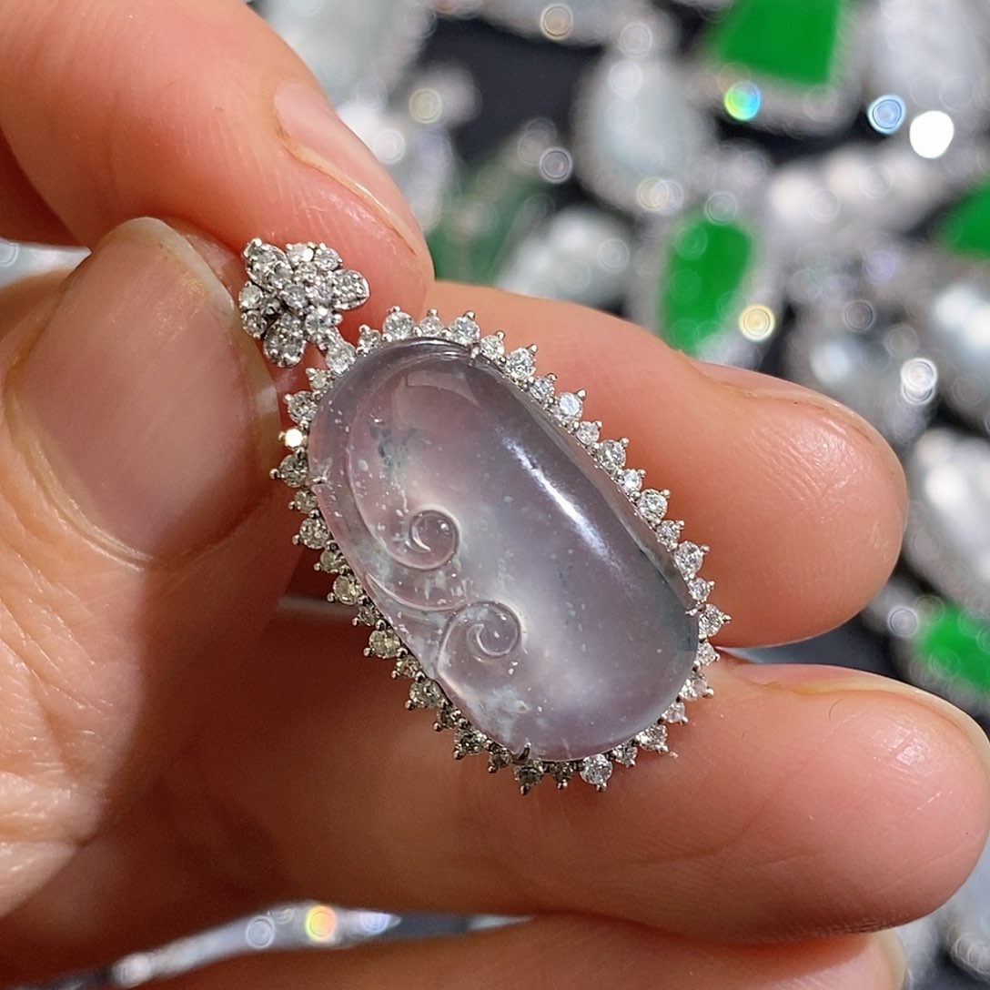 翡翠颈饰18K金镶嵌如意