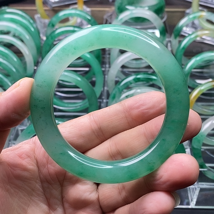 石英质玉手镯未镶嵌纤*