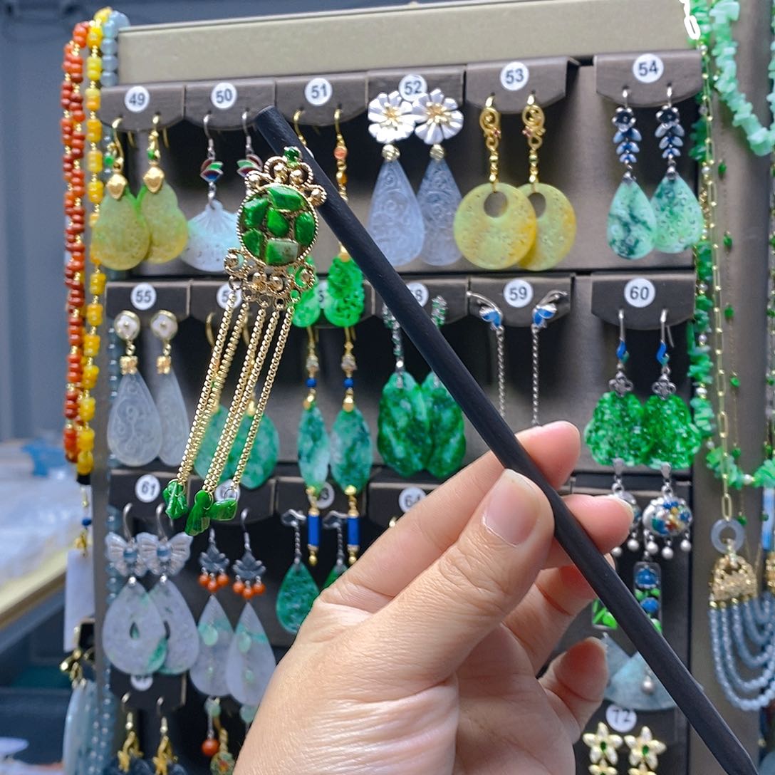 未镶嵌翡翠耳饰翡翠