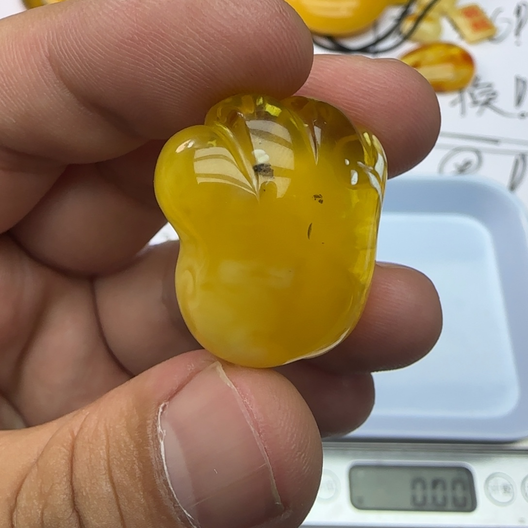 琥珀未镶嵌裸石5.9克有瑕28×25×12