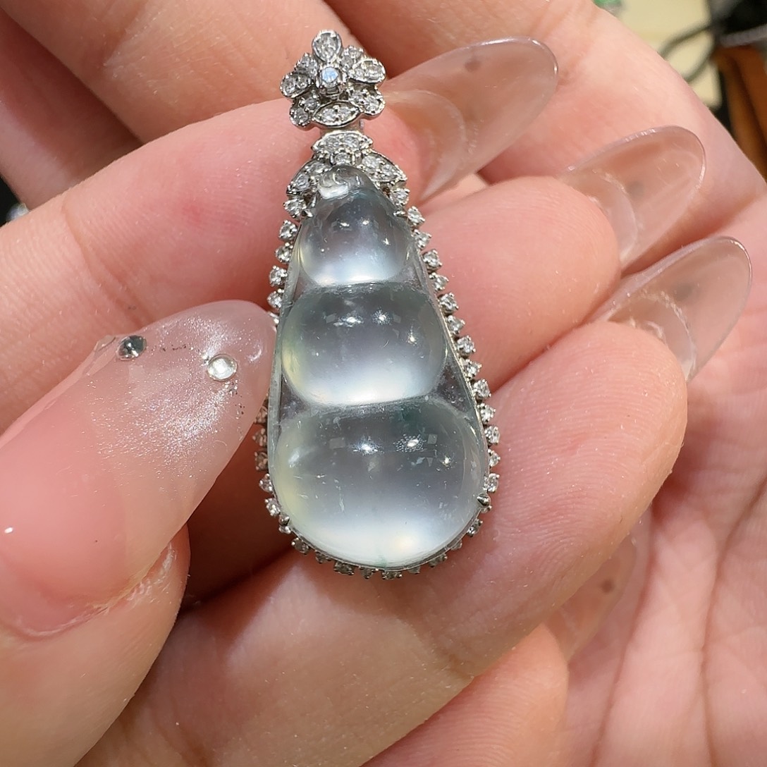 【闪购商品】颈饰18K金镶嵌翡翠