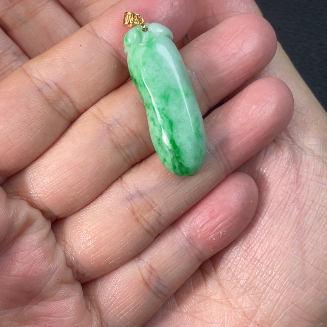 摩***️翡翠18K金镶嵌颈饰