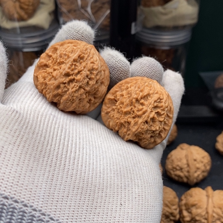 文玩核桃吊坠137狮子头39尺