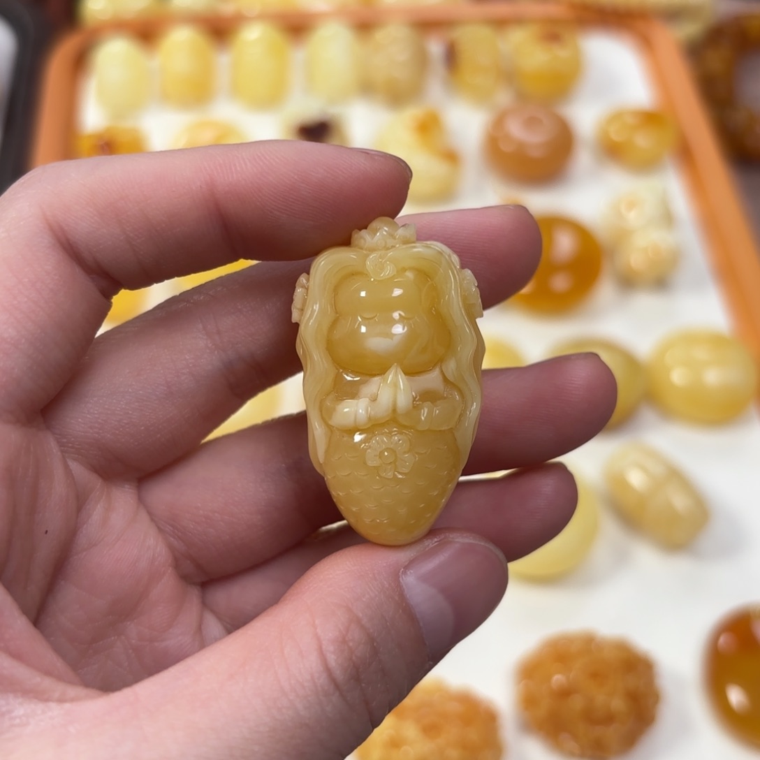 蜜蜡裸石未镶嵌雕刻