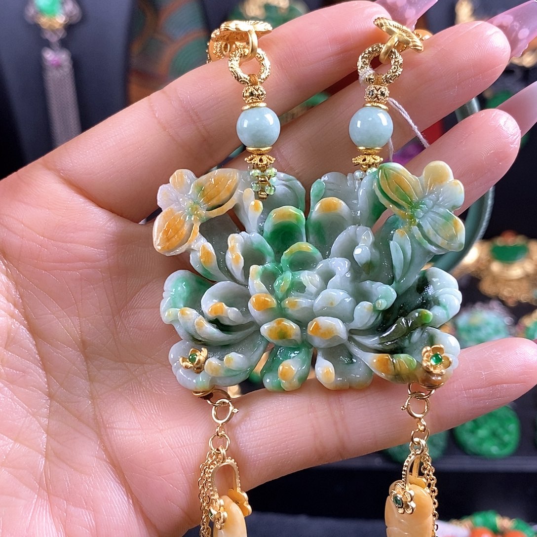 翡翠未镶嵌吊坠(赠链)福利