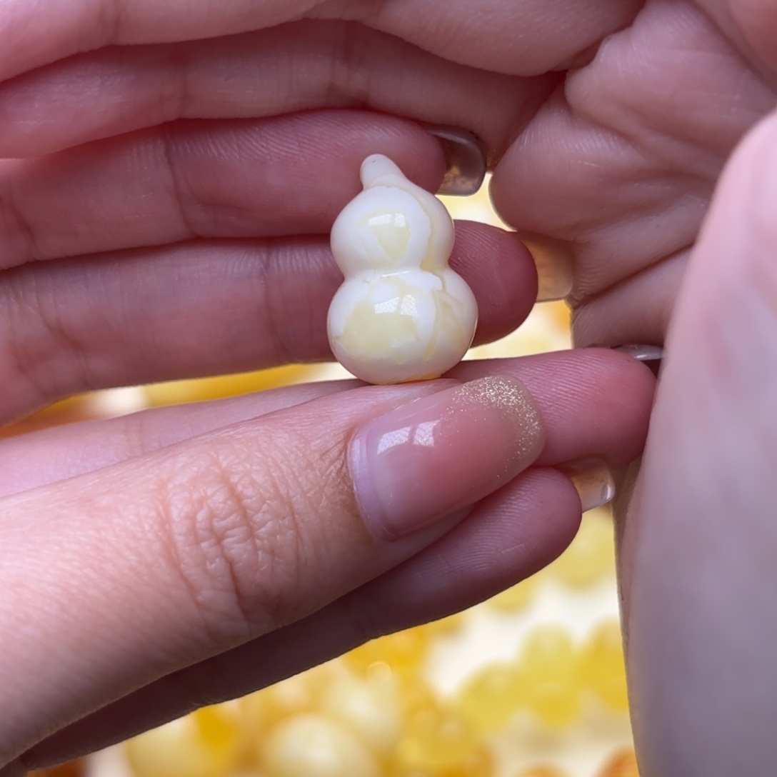 琳***珉琥珀未镶嵌裸石30号