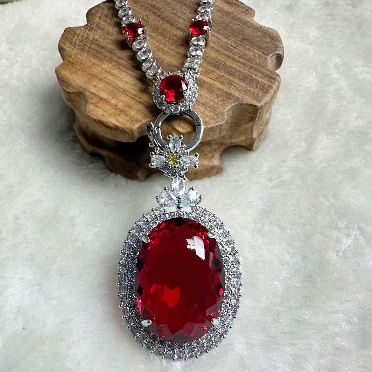 红晚宴款项链美观大气美轮美奂尽显魅力