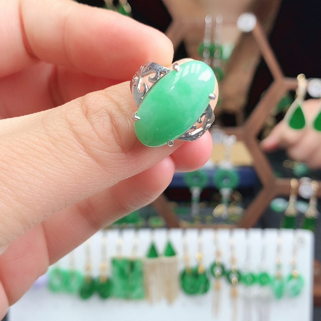 翡翠戒指未镶嵌戒指