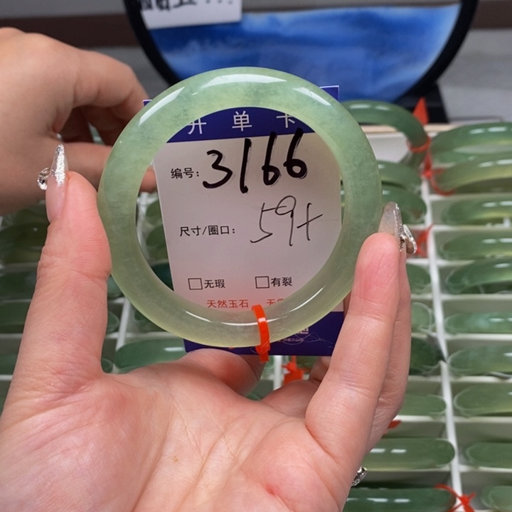 蛇纹石玉手镯未镶嵌五**门