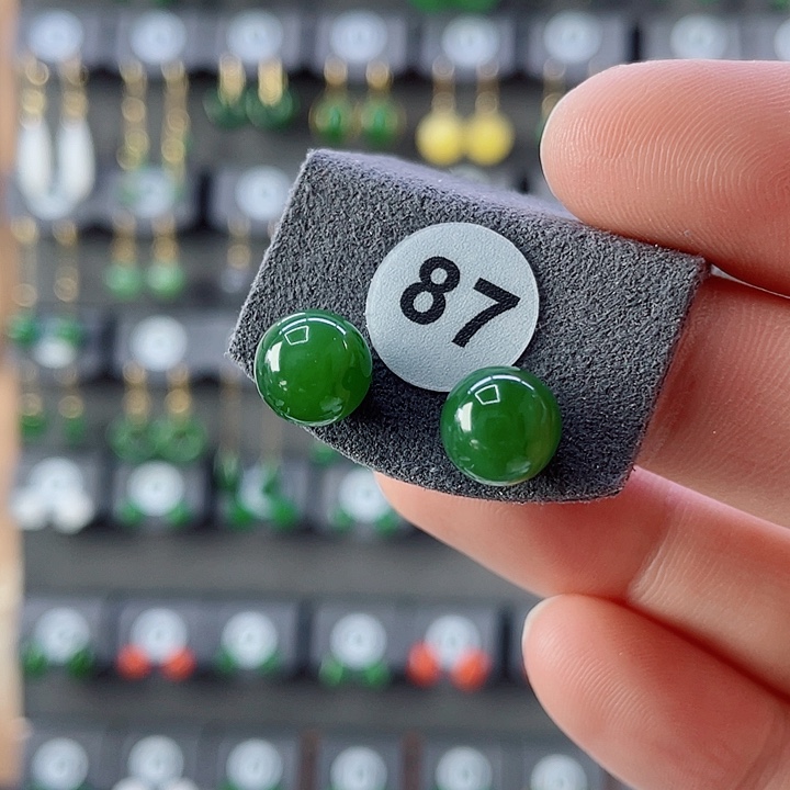 18K金镶嵌和田玉耳饰