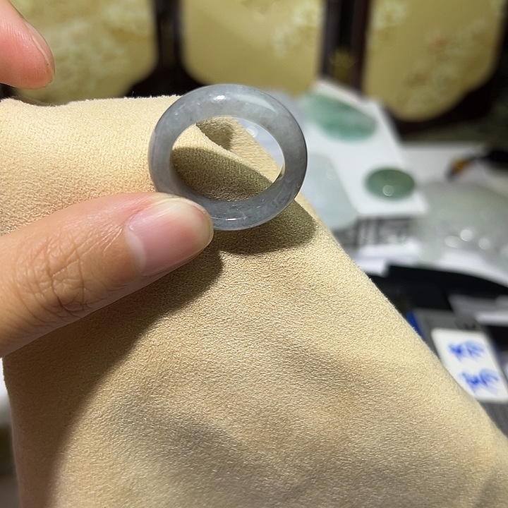 翡翠未镶嵌戒指冰乌鸡
