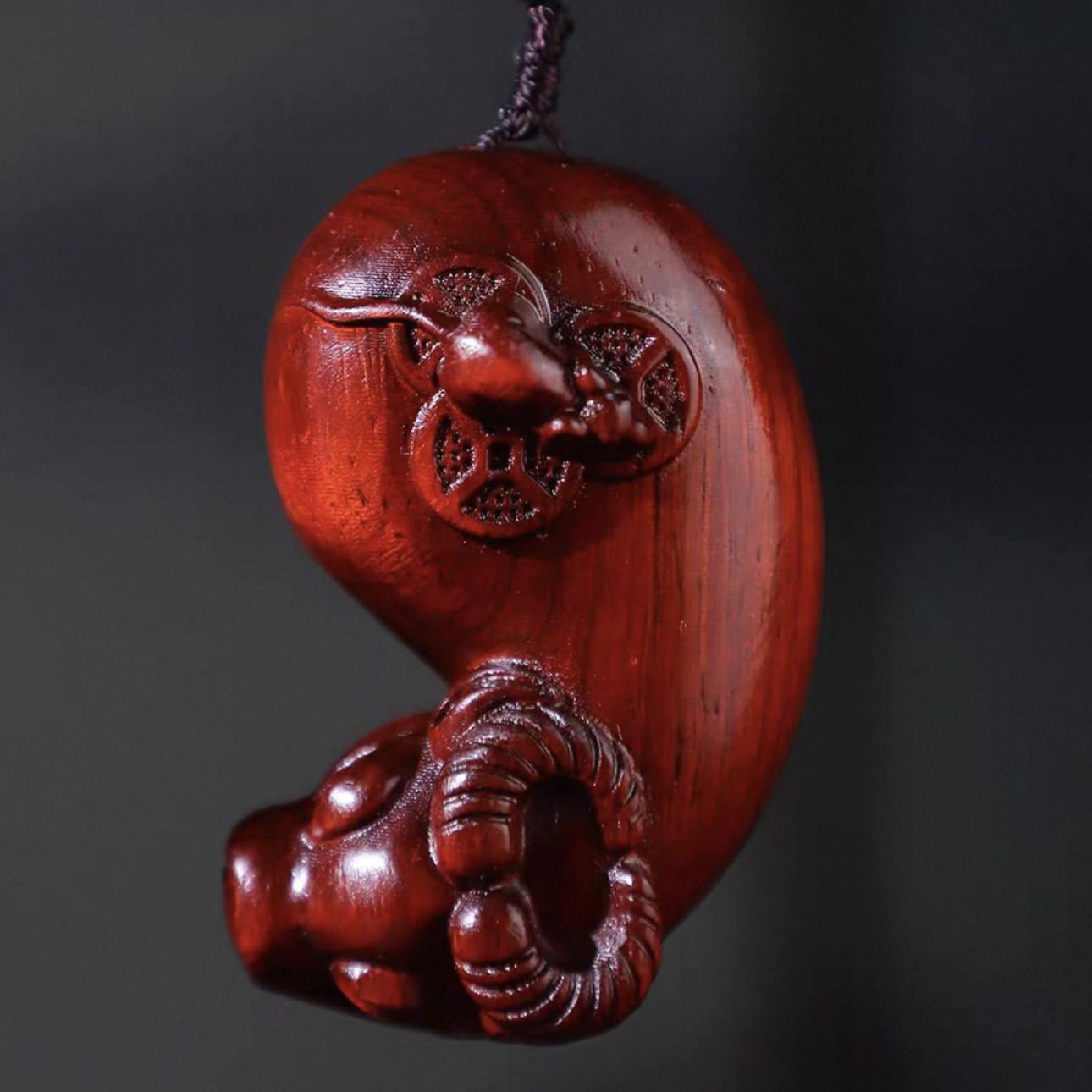 十二生肖（牛）扭转乾坤时来运转手把件