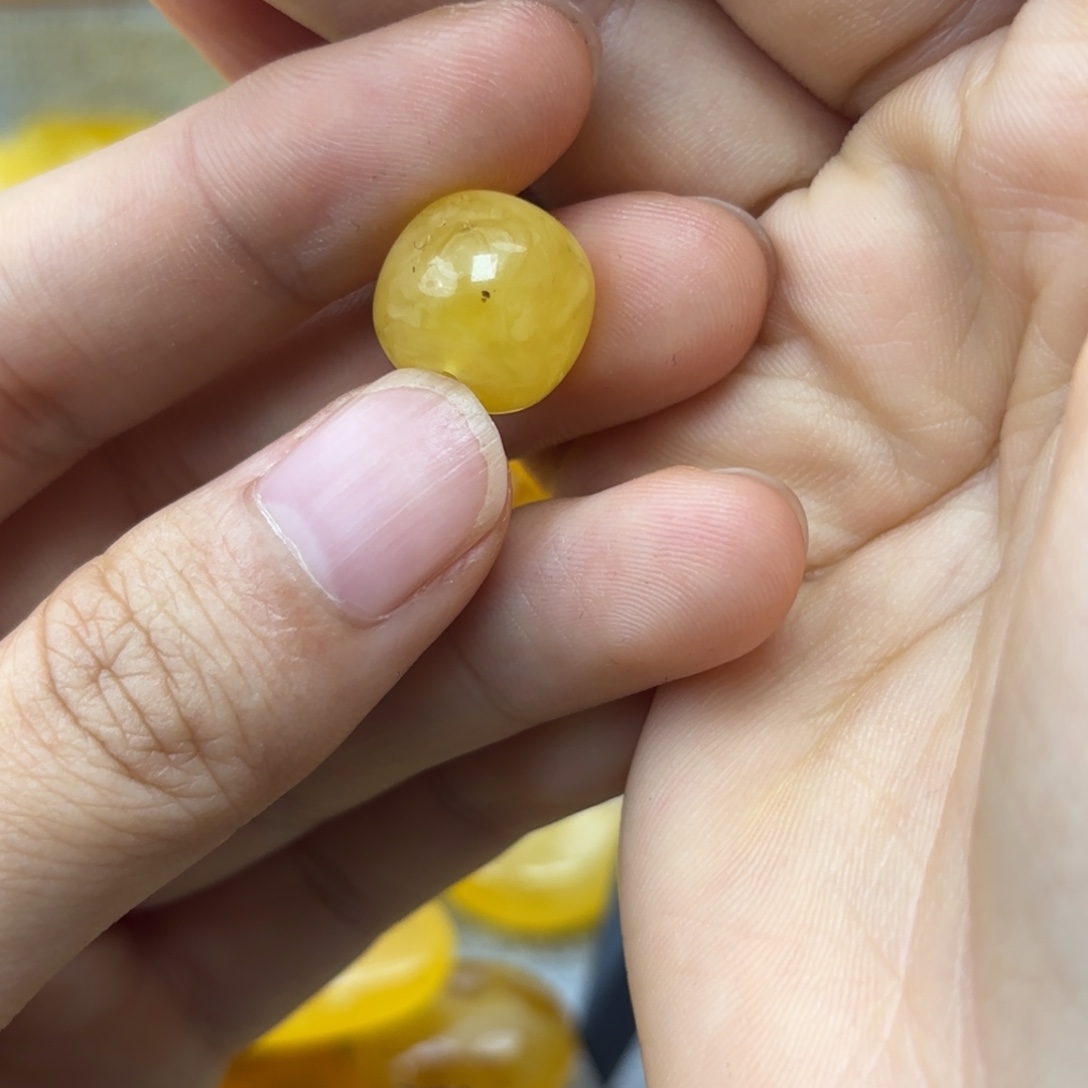 未镶嵌琥珀珠宝奇石