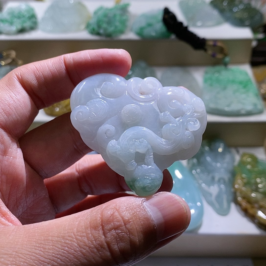 【闪购商品】翡翠颈饰未镶嵌龙凤牌