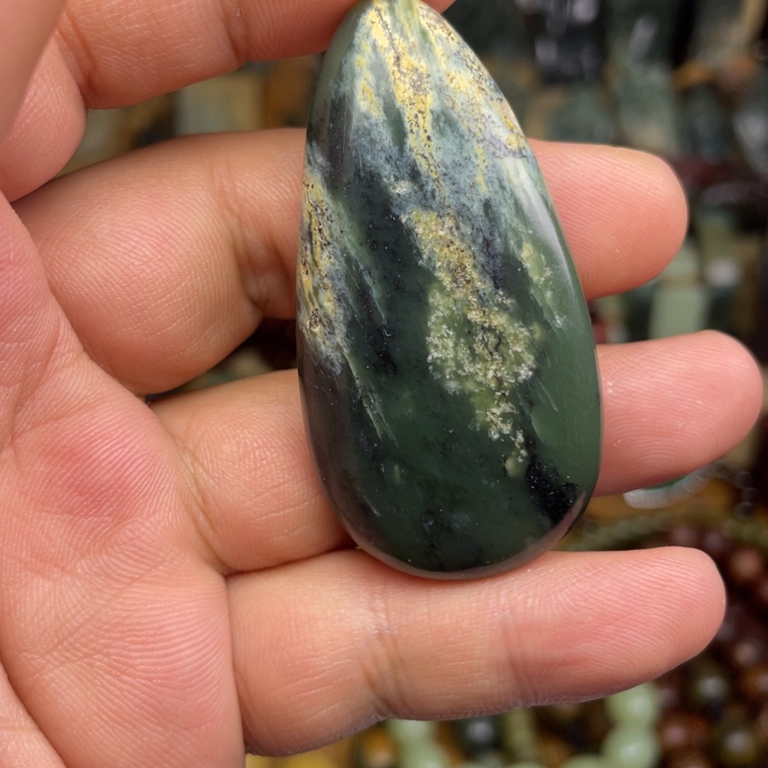 岫岩河磨玉（透闪石质玉）未镶嵌颈饰