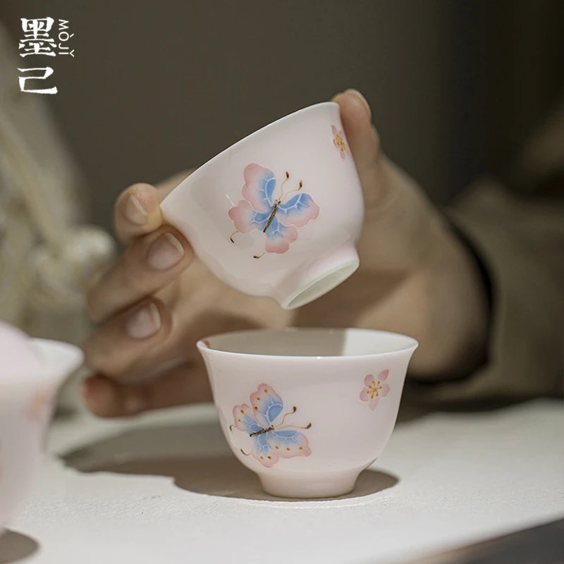 墨己杏粉手绘蝴蝶品茗杯功夫茶具家用有田烧陶瓷茶杯单杯喝茶杯子