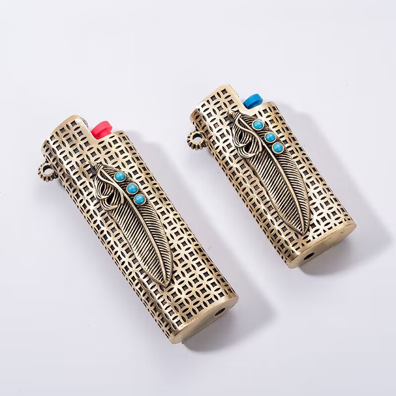 草蜢打火机送男朋友仿古羽毛金钱原铜做旧一次性防爆砂轮打火机套