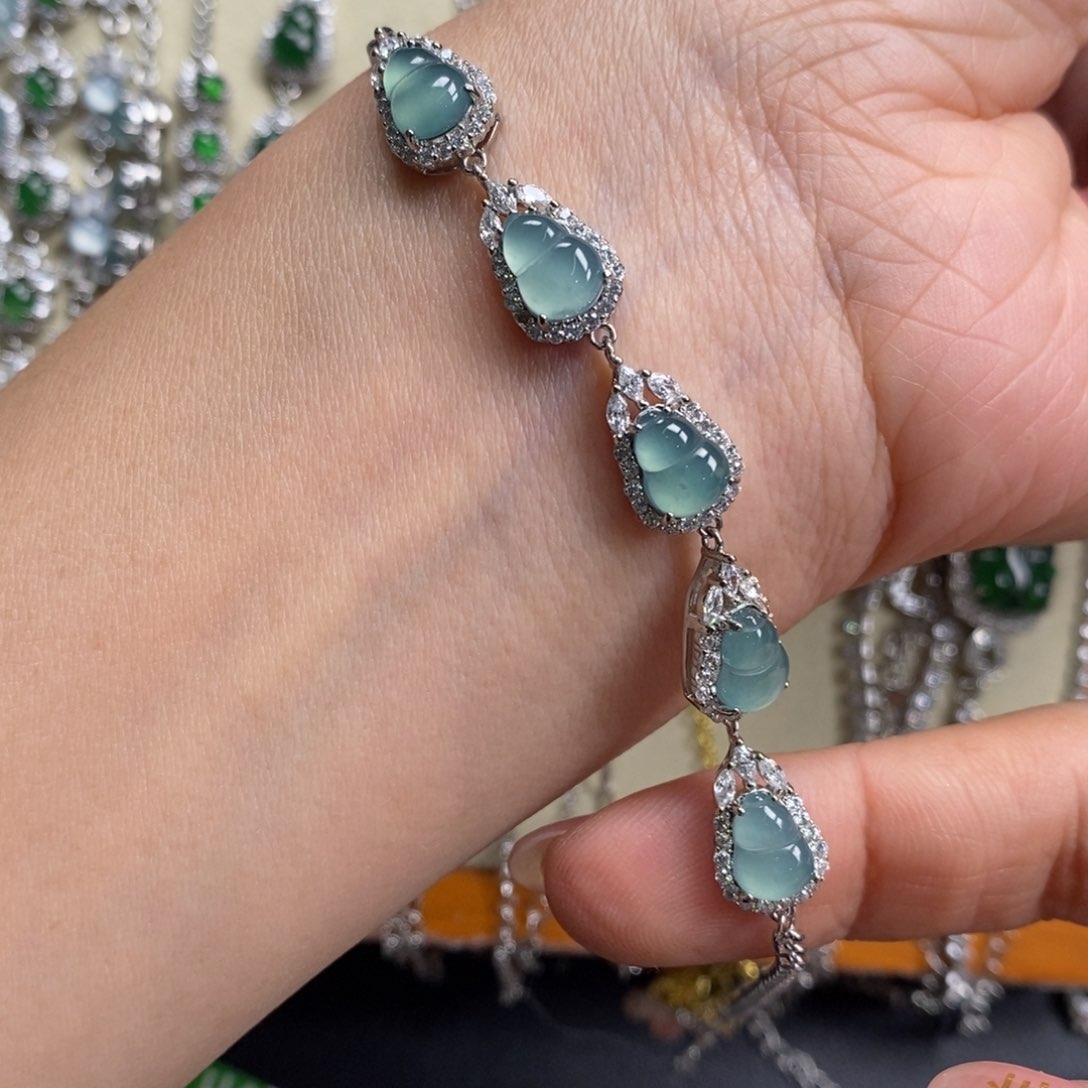 翡翠颈饰未镶嵌翡翠