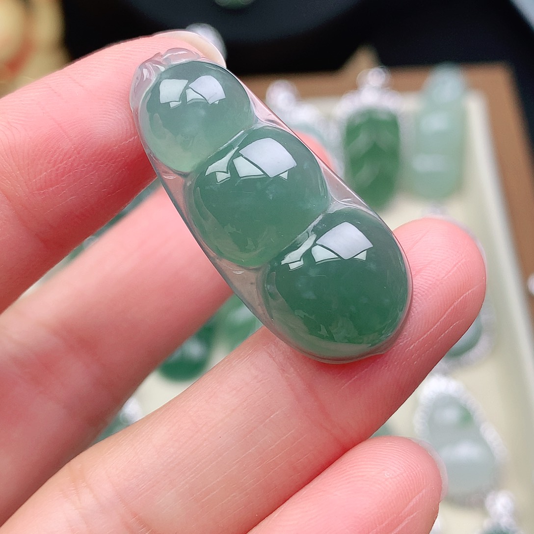 翡翠未镶嵌颈饰吊坠