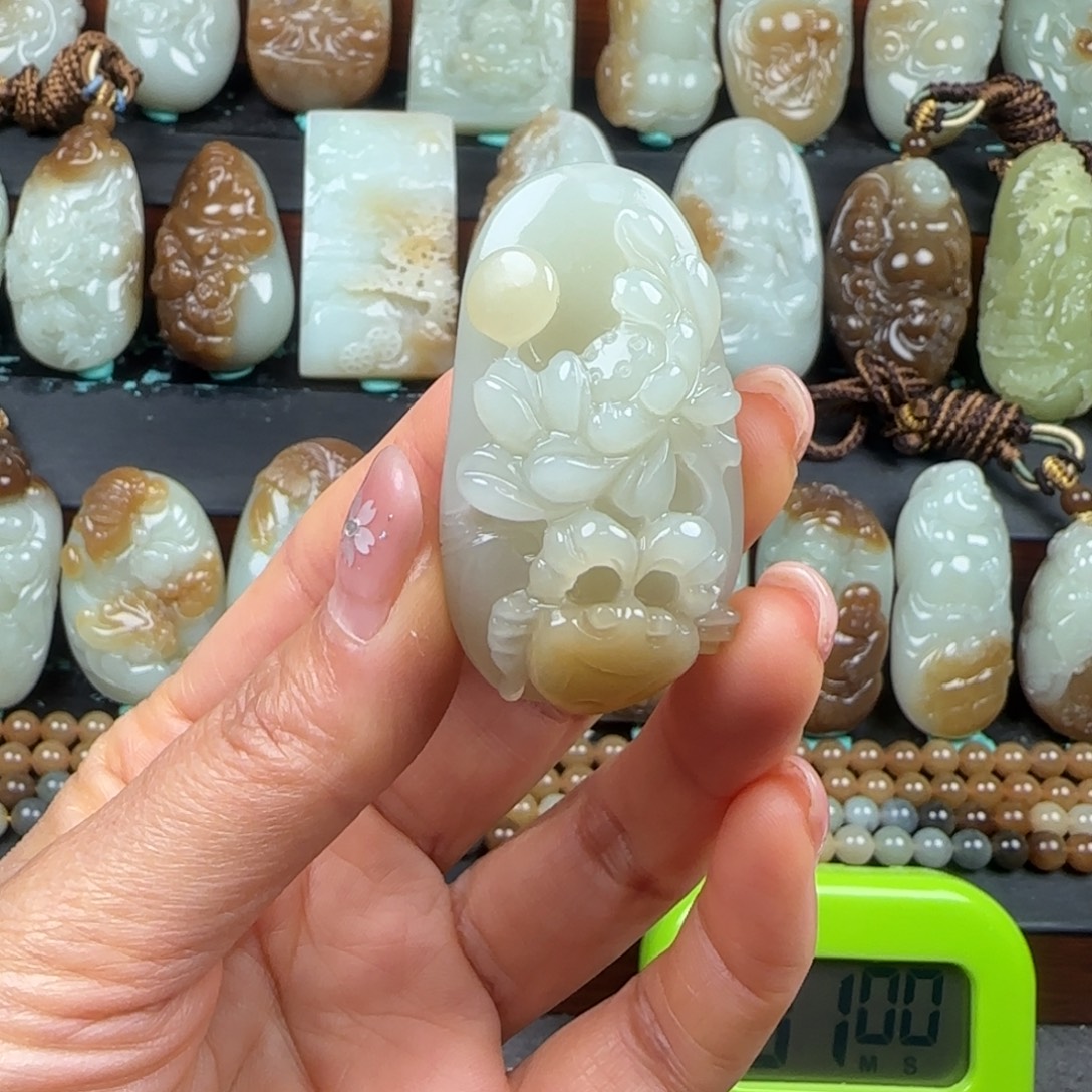 太***风和田玉未镶嵌挂件