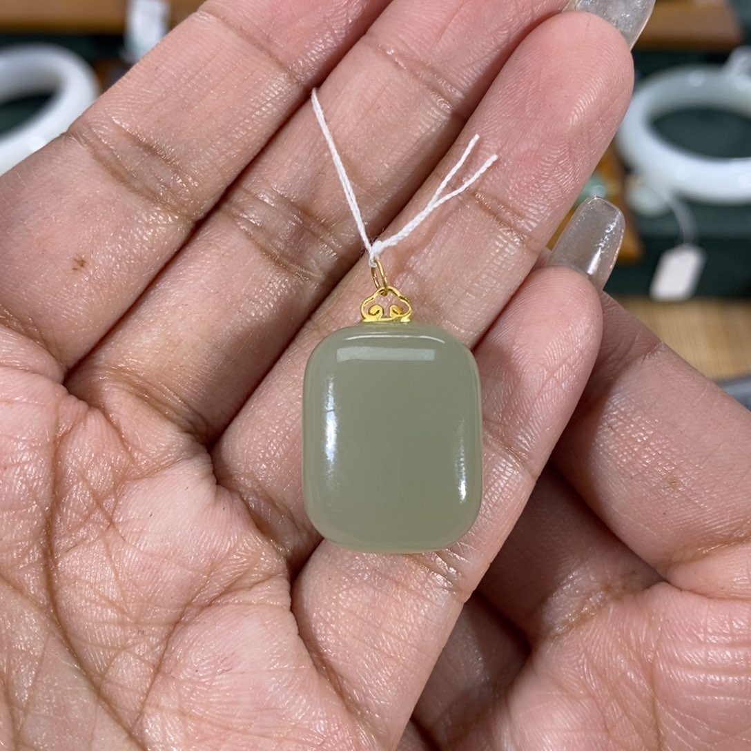 和田玉颈饰18K金镶嵌