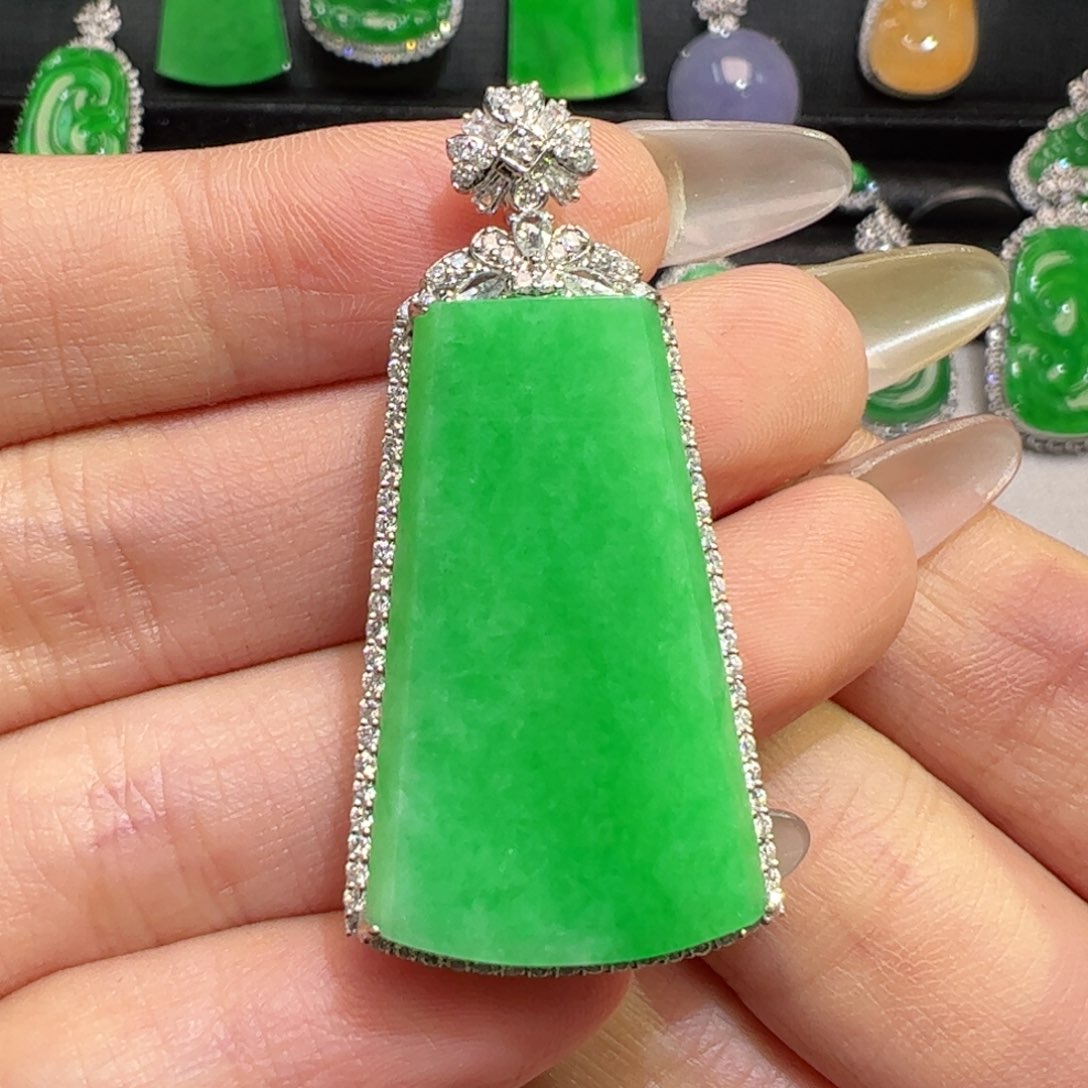 颈饰18K金镶嵌翡翠