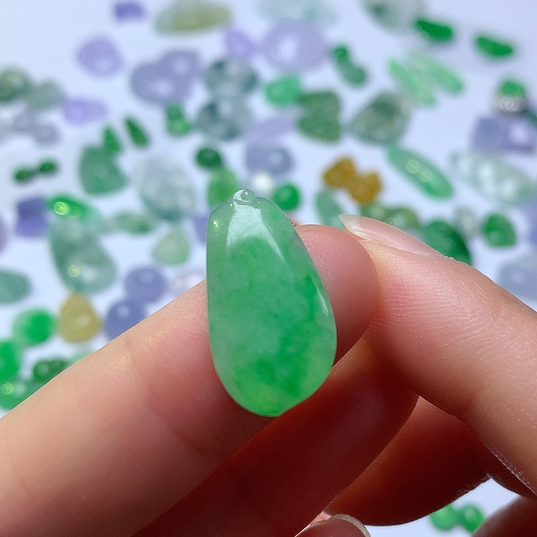 翡翠未镶嵌颈饰瓜