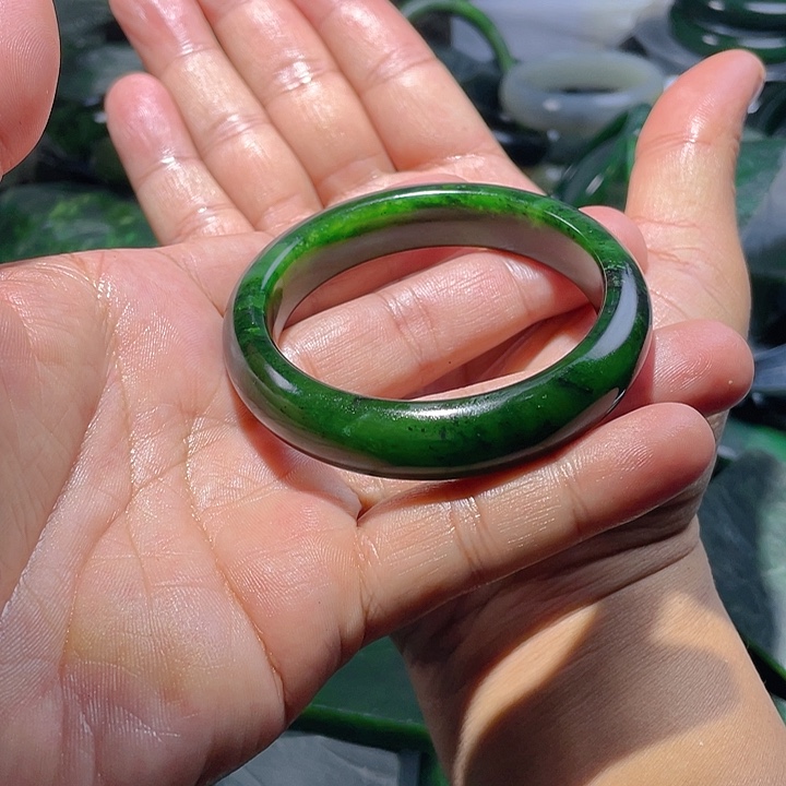 和田玉（碧玉）未镶嵌手镯