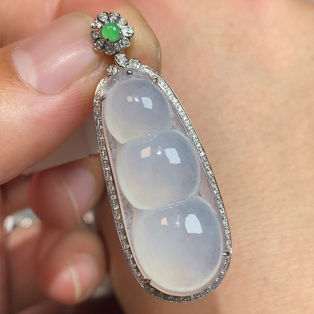 翡翠颈饰18K金镶嵌豆